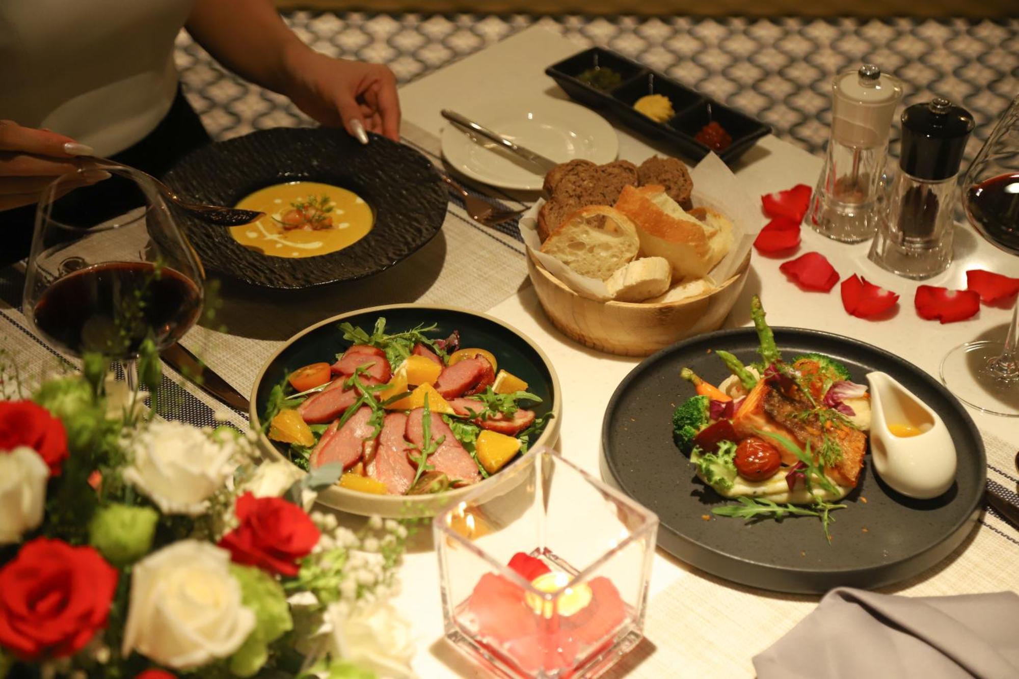 Vias Hotel Vung Tau - Transportation Included Exterior foto A meal at the restaurant